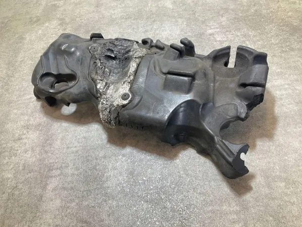 Couvercle moteur Ford OE GK2Q6A949AB pour Transit Connect image 2