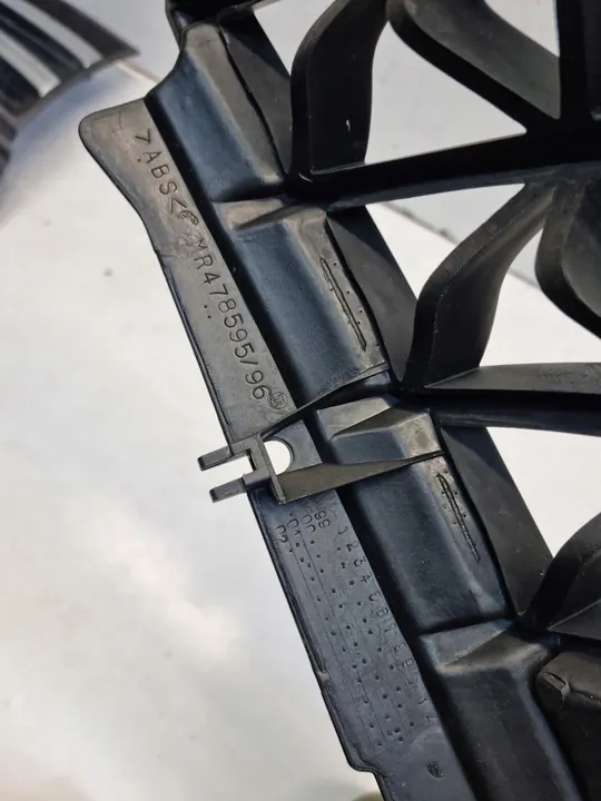 Framstötfångargrill Mitsubishi Pajero 2 II SPORT image 4