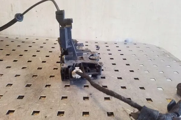 Höger främre dörrlås VW GOLF IV VARIANT 1.9L image 3