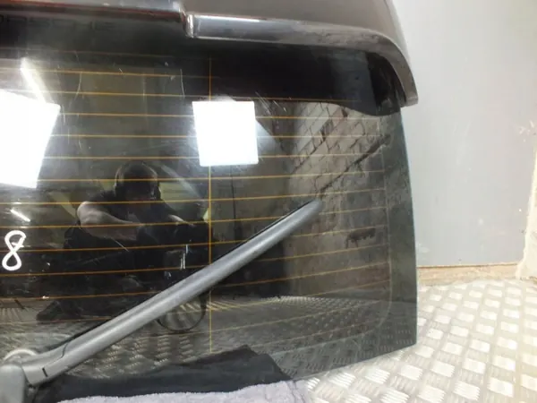 Vitre latérale arrière PORSCHE noire d'occasion image 3