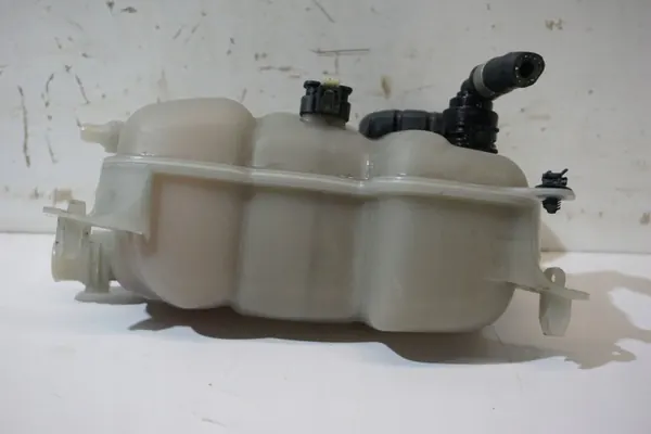 Niveaureservoir Mercedes A W177 CLA SB OEM A2475000049 image 4