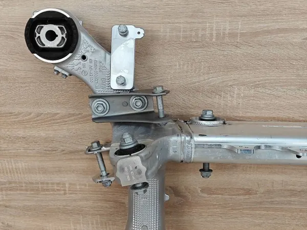 Bakvagnsbärare OEM 6894149 för BMW X6 G06 image 3