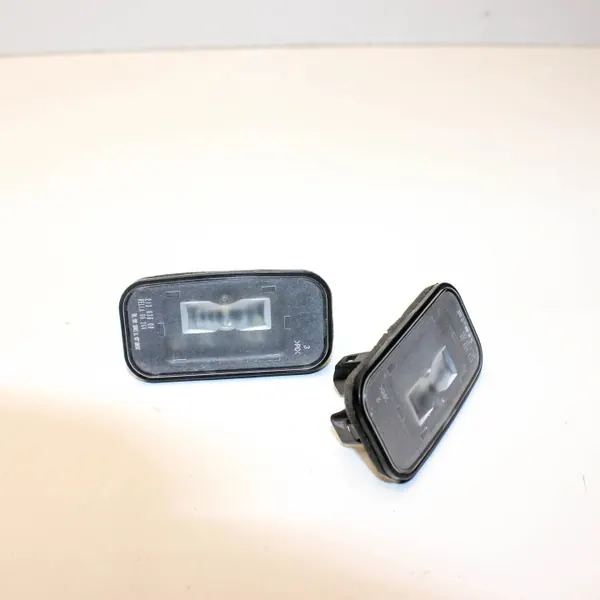 Feu de plaque Toyota Camry VIII OEM BTN42701 image 2