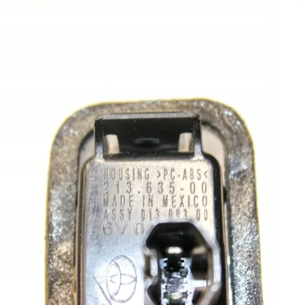 Feu de plaque Toyota Camry VIII OEM BTN42701 image 5