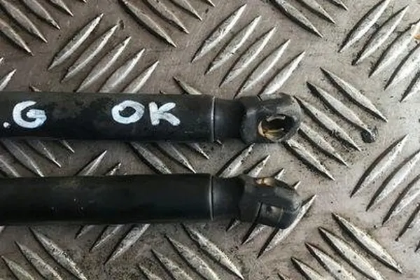 Atuador do porta-malas esquerdo VW GOLF PLUS 5M0827550A image 3