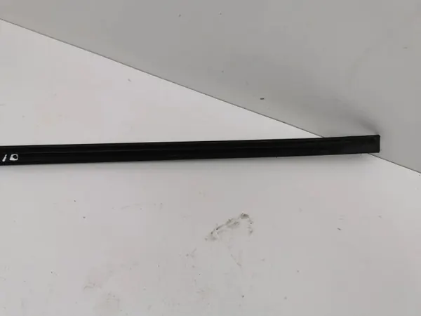 Joint de vitre Skoda Octavia Mk4 2022 OEM 5E3854327 image 9