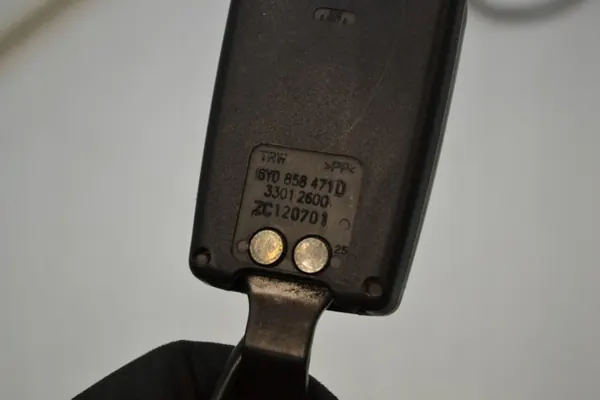 Fivela cinto esquerda dianteira OEM DRC87991 Skoda Fabia image 7