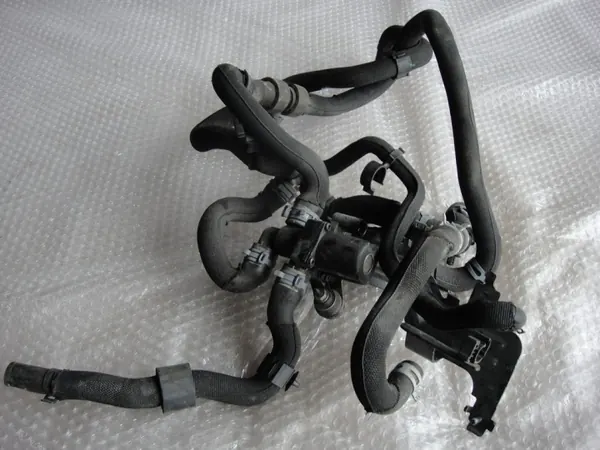 Bomba de água auxiliar Audi Q7 e-tron OEM 4M0121259F image 2