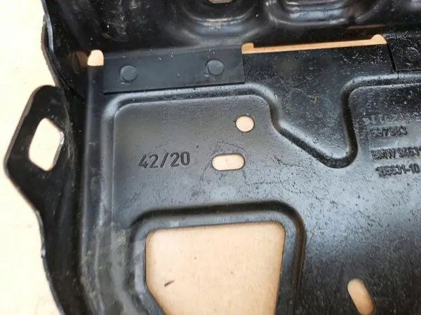 BMW X1 F48 2015- Acabamento Frontal Esquerdo Sob Lâmpada OEM 51647342501 image 10