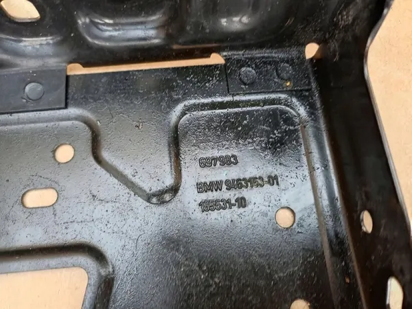 BMW X1 F48 2015- Acabamento Frontal Esquerdo Sob Lâmpada OEM 51647342501 image 8