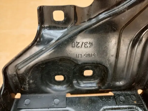 BMW X1 F48 2015- Acabamento Frontal Esquerdo Sob Lâmpada OEM 51647342501 image 9