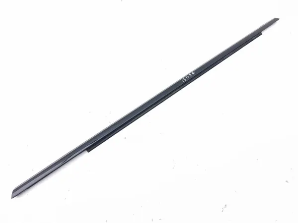 Junta ventana puerta trasera Audi A4 B9 OEM 8W0853764 image 2