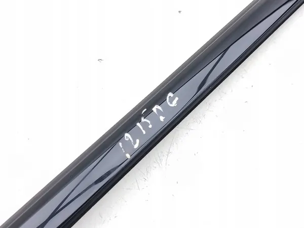 Junta ventana puerta trasera Audi A4 B9 OEM 8W0853764 image 5