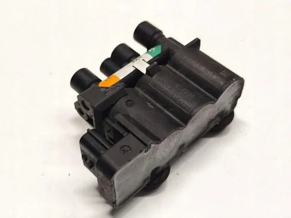 Air Distributor / Valve Block (Air Suspension) Land Rover image 2