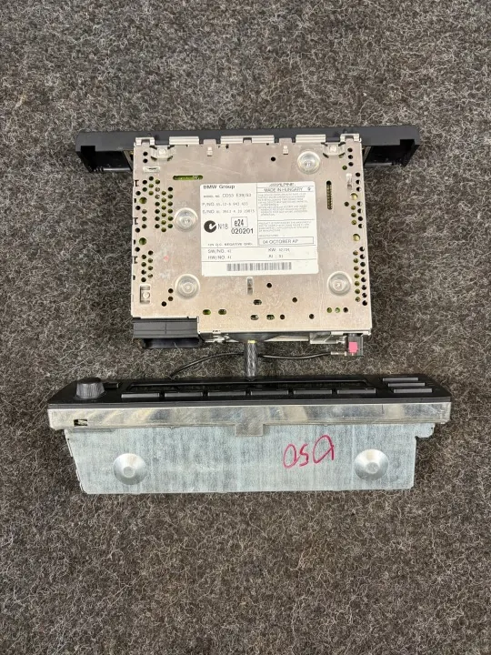 Trocador CD BMW E39 OEM 6909141 6943433 - Usado image 6