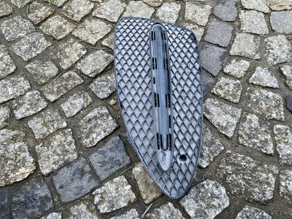 GRILLE DE PARACHOC AVANT GAUCHE MERCEDES 246 B CLASS OEM 2468852722 image 3