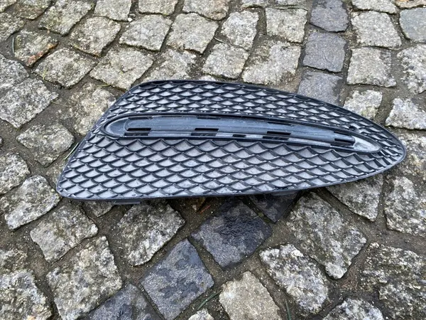 GRILLE DE PARACHOC AVANT GAUCHE MERCEDES 246 B CLASS OEM 2468852722 image 4