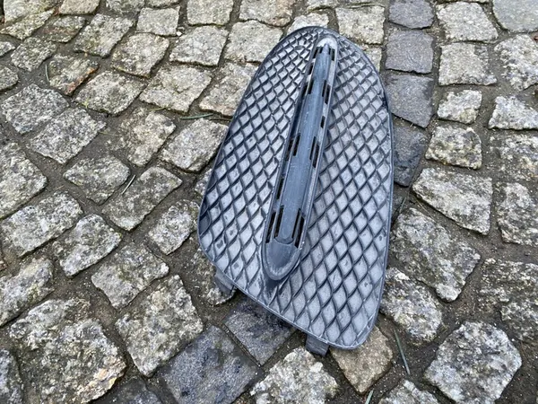 GRILLE DE PARACHOC AVANT GAUCHE MERCEDES 246 B CLASS OEM 2468852722 image 5