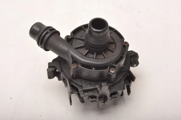BMW Waterpomp OEM 8637953 voor F20 F30 F34 image 2