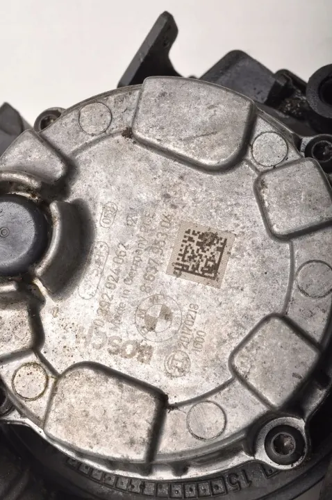 BMW Waterpomp OEM 8637953 voor F20 F30 F34 image 3