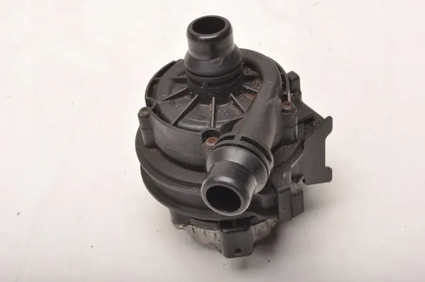 BMW Waterpomp OEM 8637953 voor F20 F30 F34 image 4