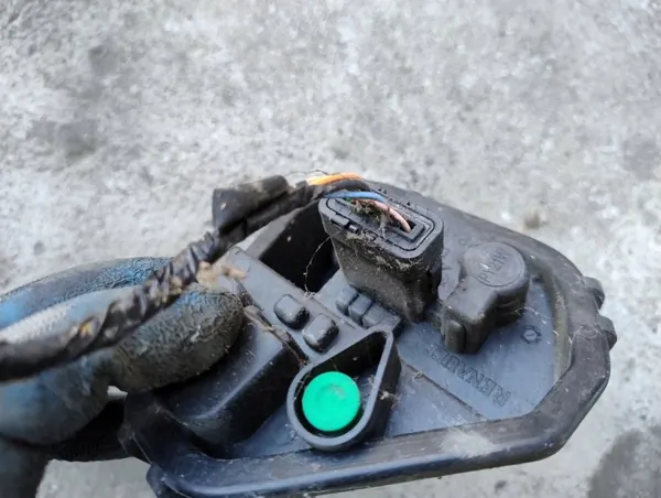 Rückleuchten-Einsatz Rechts Hinten mit Stecker Renault Clio III OEM image 3