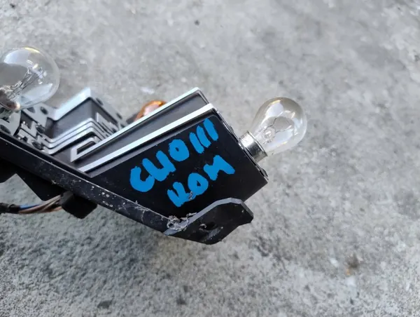 Rückleuchten-Einsatz Rechts Hinten mit Stecker Renault Clio III OEM image 4