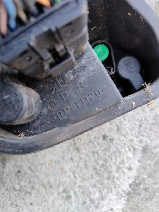 Rückleuchten-Einsatz Rechts Hinten mit Stecker Renault Clio III OEM image 5