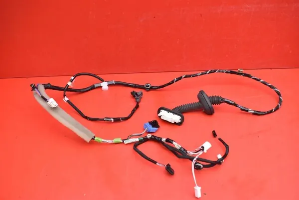 Höger Bakdörrskabel OEM 82153-42400 Toyota BZ4X image 2