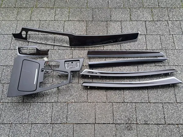 Garniture BMW M5 F10 OEM 8050679 - État Utilisé image 2