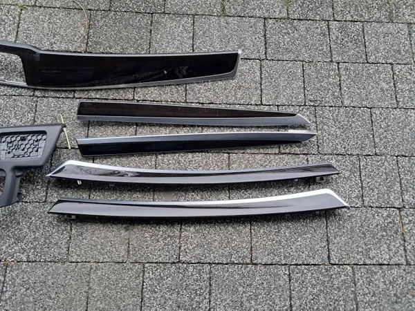 Garniture BMW M5 F10 OEM 8050679 - État Utilisé image 4