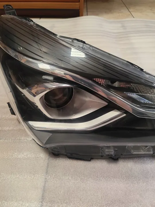 Faros derecho Toyota Yaris 2017-2020 OEM 811300DJ90 image 4