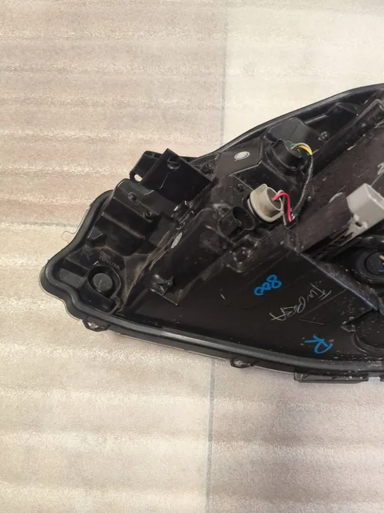 Faros derecho Toyota Yaris 2017-2020 OEM 811300DJ90 image 7