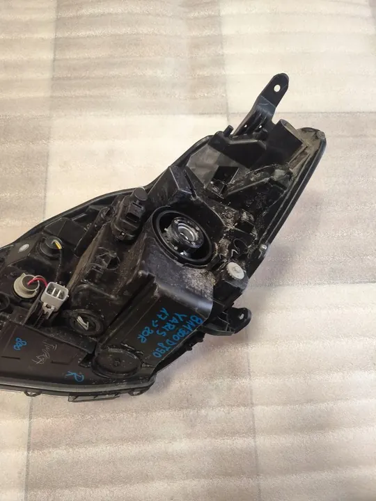 Faros derecho Toyota Yaris 2017-2020 OEM 811300DJ90 image 8