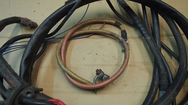 BMW E34 535 M30 Accukabel met Klem image 3