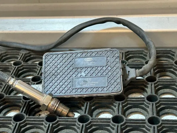 Begagnad NOx-sensor för Mercedes Actros MP4 Pre-Cat image 3