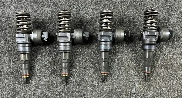 Inyector Bomba VW 1.9 TDI OEM 038130073AG - Usado image 2
