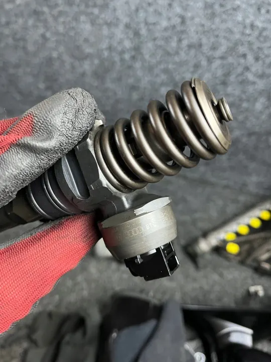 Inyector Bomba VW 1.9 TDI OEM 038130073AG - Usado image 4