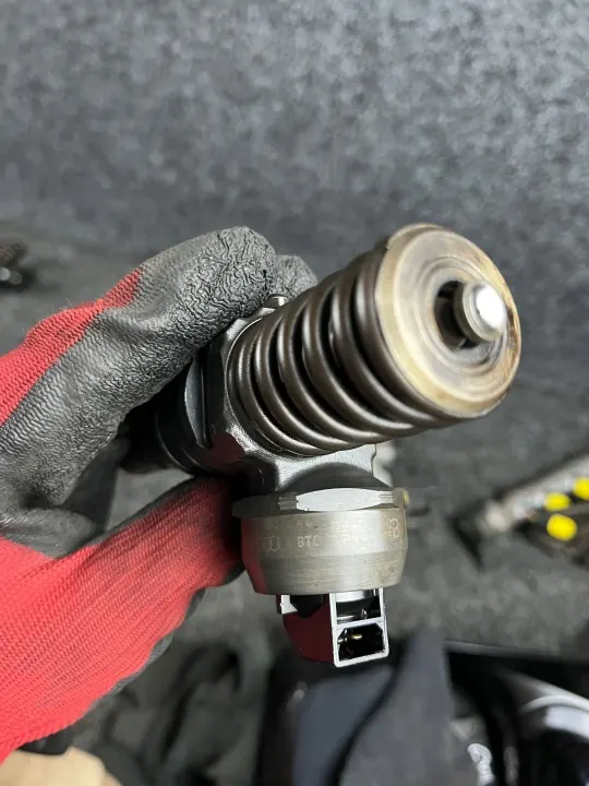 Inyector Bomba VW 1.9 TDI OEM 038130073AG - Usado image 5