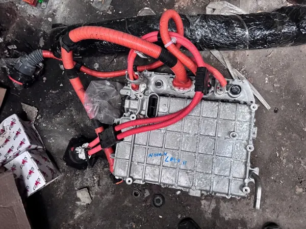 Inversor Nissan Leaf II OEM 261074 - Pieza usada image 2