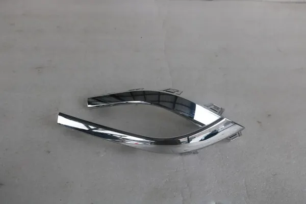 MERCEDES W206 LISTELLO CROMATO SINISTRO O DESTRO POSTERIORE image 2