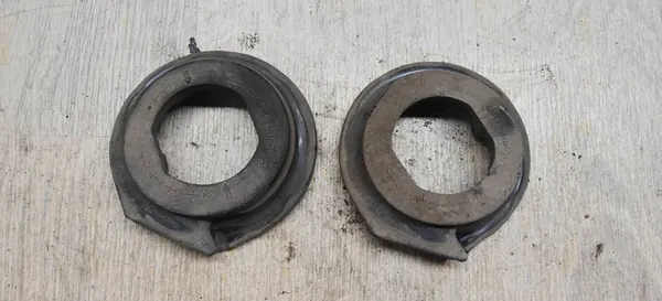 Borracha de mola traseira Renault Latitude (L70) image 2