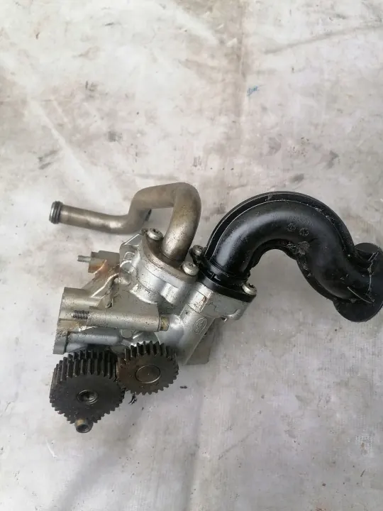 Bomba de aceite usada OEM 057115105 Porsche Cayenne II 4.2TDI image 3