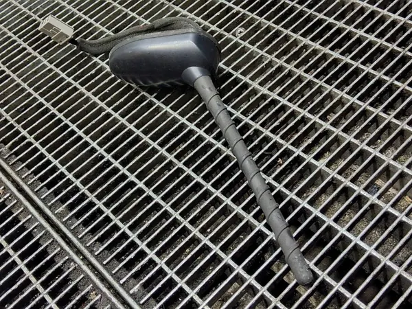 Hyundai i40 GPS-Antenne OEM SKE57133 - Gebraucht image 5