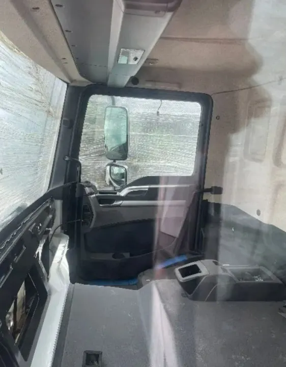 Cabina MAN TGM 18.290 usada - OEM 18.290 Euro 6 image 3