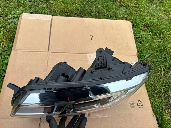 DACIA SANDERO II 2 LIFT 17+ VASEN LED VALO 260604218R image 4