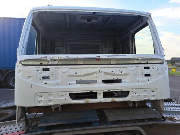 Cabina Volvo FM4 completa con cama - Euro 6 automática image 2