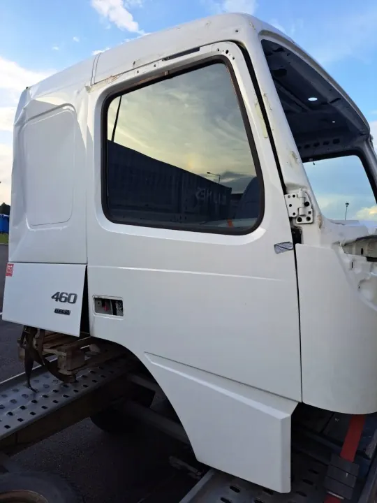 Cabina Volvo FM4 completa con cama - Euro 6 automática image 4