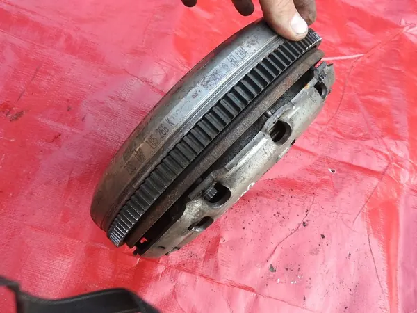 Volante de Dupla Massa + Embreagem 2.0 TFSI 200CV 06F105266K image 4