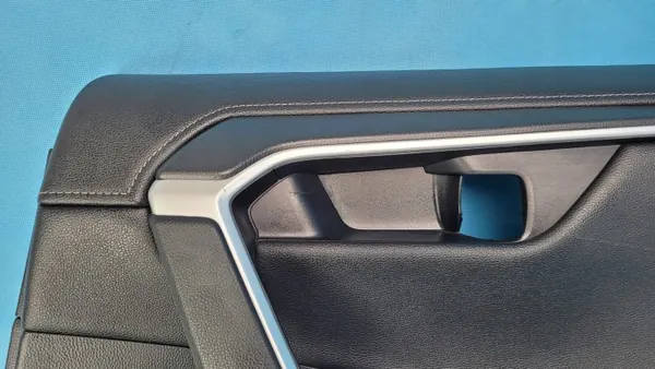 Garniture Portière Arrière Droite Toyota RAV4 V OEM 67613-X1B18 image 4